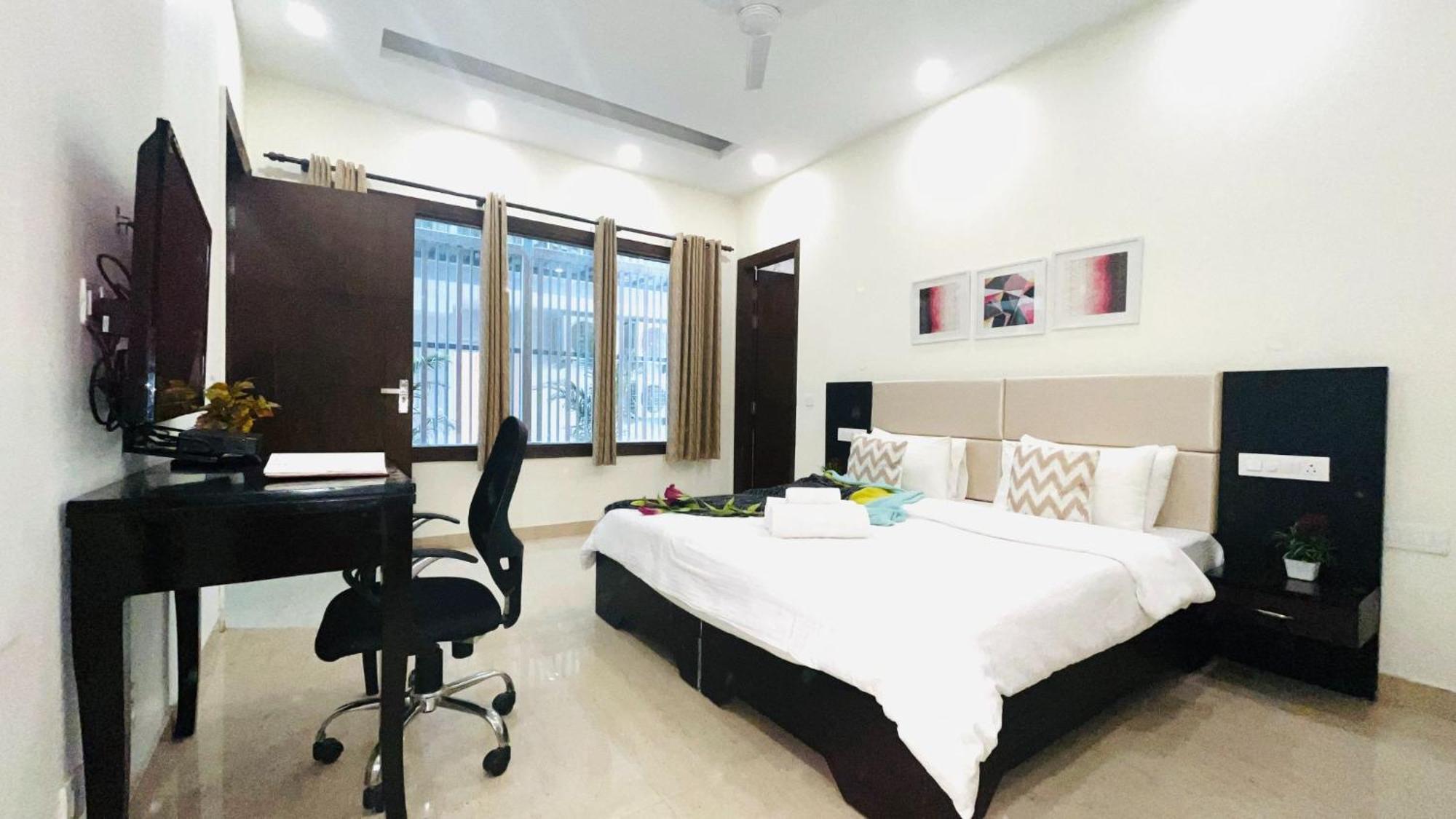 Bluo 1Bhk - Dlf Cybercity, Balcony, Lift, Parking Gurgáon Kültér fotó