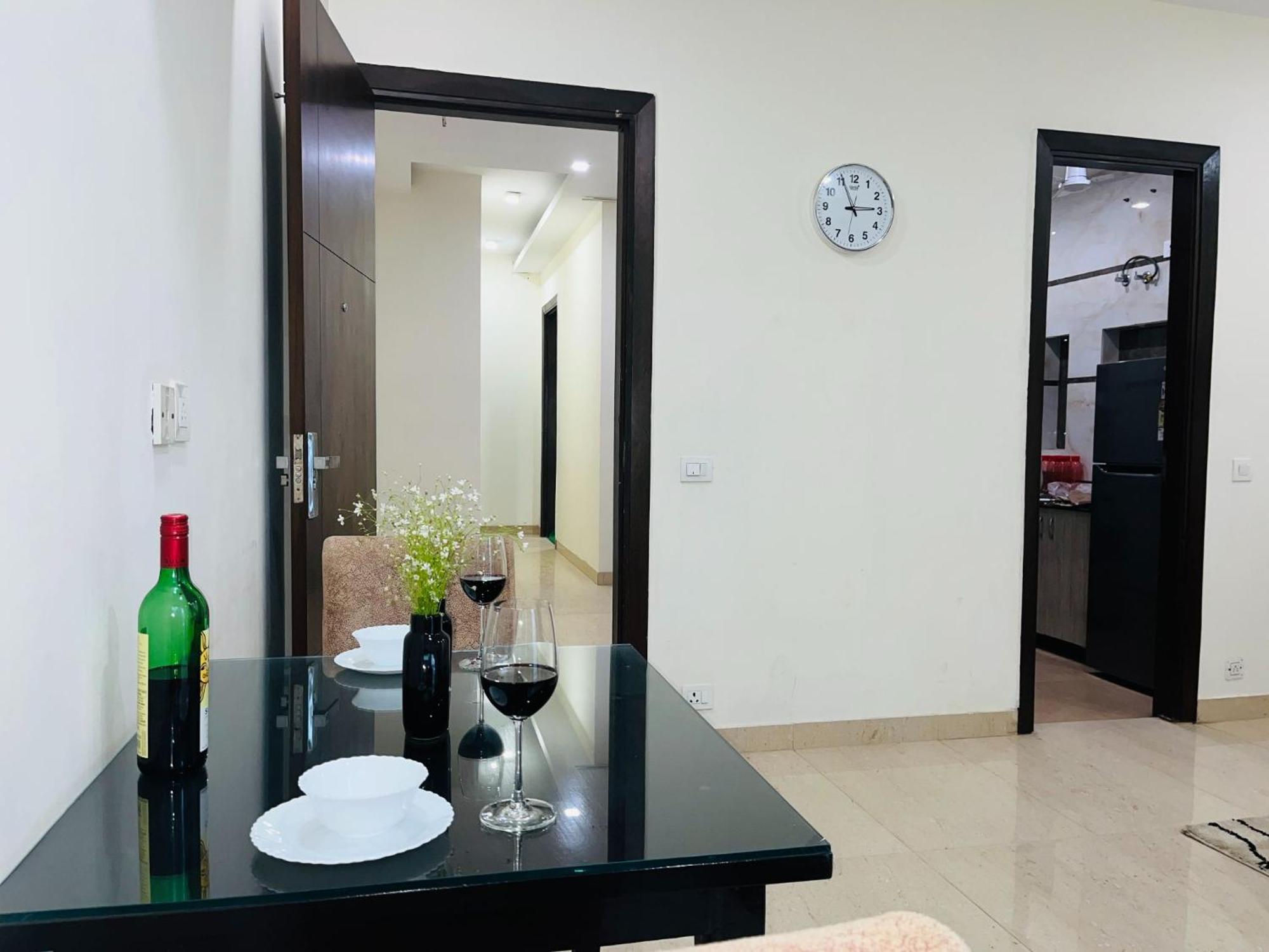 Bluo 1Bhk - Dlf Cybercity, Balcony, Lift, Parking Gurgáon Kültér fotó