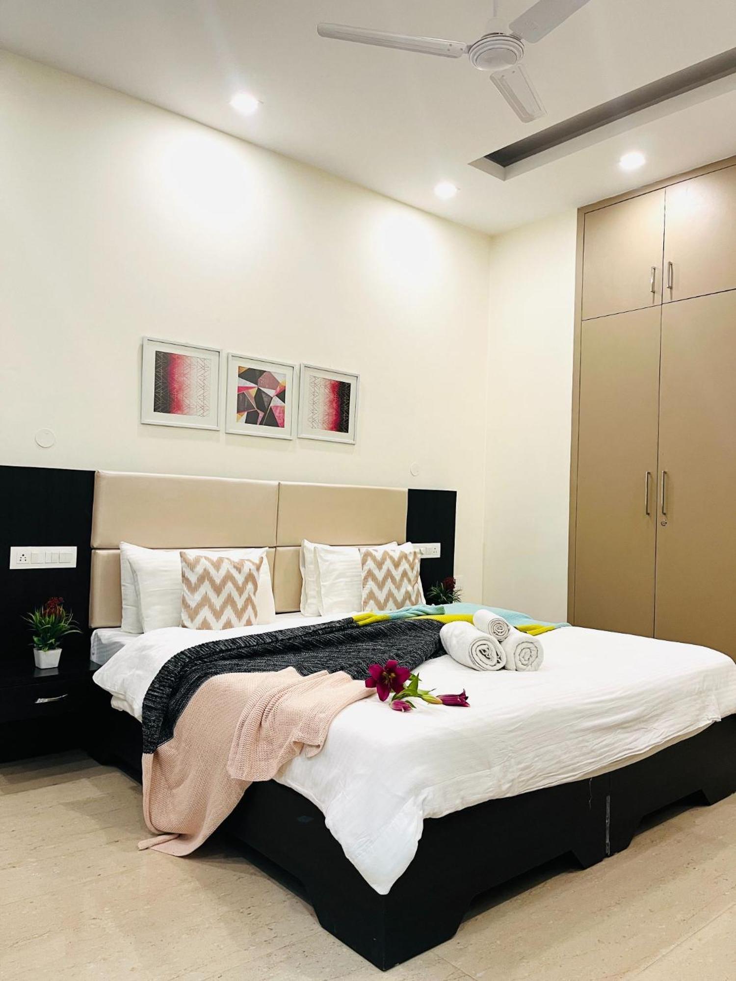 Bluo 1Bhk - Dlf Cybercity, Balcony, Lift, Parking Gurgáon Kültér fotó